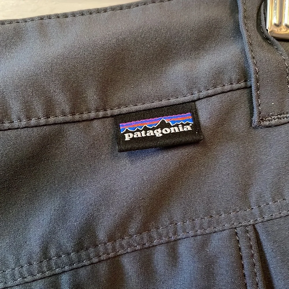 Patagonia Gray Cropped Athletic Hiking Pants Size 10.